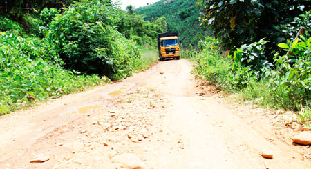 Đường vào khu sản xuất Ko Róa: Sẽ sớm được đầu tư