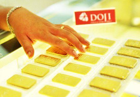 Giá vàng SJC tăng nhẹ, đôla giảm