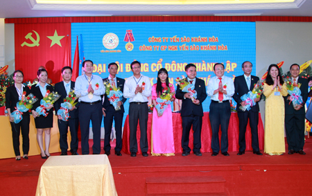 Chuyển đổi thành Công ty Cổ phần Nước giải khát Yến sào Khánh Hòa