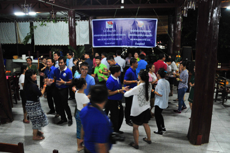 At the farewell ceremony, Youth Union members of two units perform Laos’ traditional dances and Vietnam’s line dances.