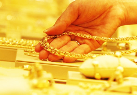 Choáng vì vàng tiếp tục giảm mạnh gần 100.000 đồng