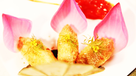 Chả sen chay chiên hạnh nhân xốt cà