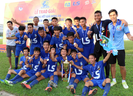 Niềm vui vô địch của U15 HAGL - Ảnh: Quốc An
