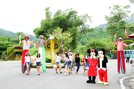 Dịp lễ 2-9, Công viên Du lịch Yang Bay diễn ra chương trình Sắc màu Yang Bay