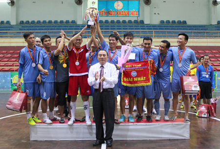 Đội Mobifone Khánh Hòa đoạt cúp vô địch