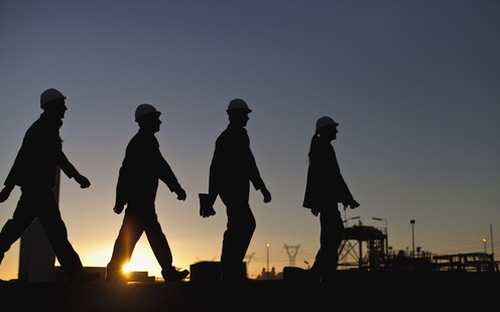 Giá dầu bất ngờ tăng mạnh