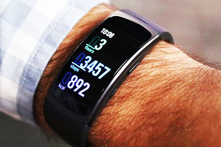  Gear Fit2 tích hợp nhiều cảm biến để ghi nhận các thông số sức khỏe người đeo