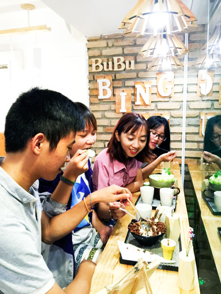 Enjoying bingsu at Bubu Cafe, Nha Trang.