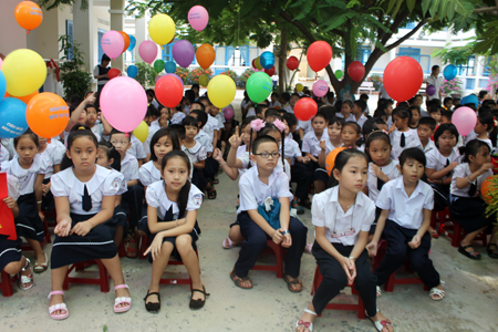 Học sinh Trường Tiểu học Vĩnh Thạnh trong ngày khai giảng.