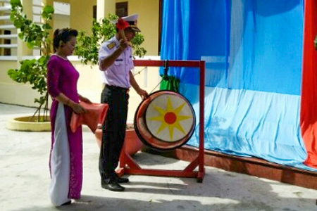 Rộn ràng khai giảng năm học mới ở Trường Sa