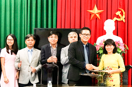 Đại diện hai bên ký kết hợp tác