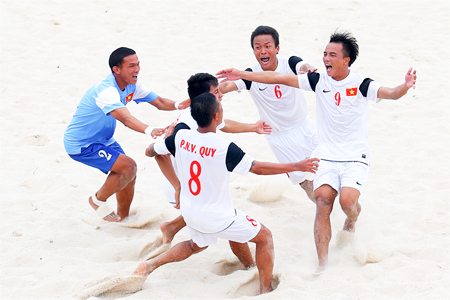 Bóng đá bãi biển Việt Nam chung bảng với Thái Lan, Lào