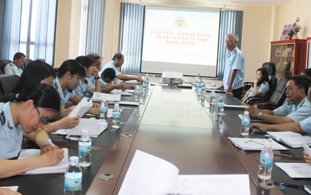 Quang cảnh buổi tập huấn.  