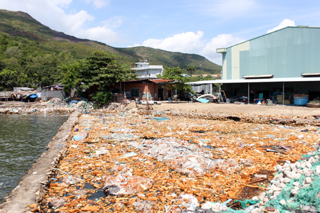 Bãi chứa rác thải của Viện Nghiên cứu chế tạo tàu thủy