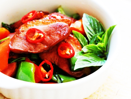 Vịt quay xào lạ miệng