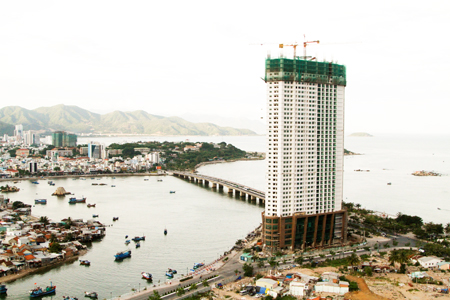 Thu hồi giấy phép xây dựng, đình chỉ thi công