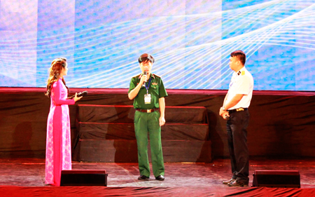 Chuyện nghề của những người làm báo hình trong quân đội