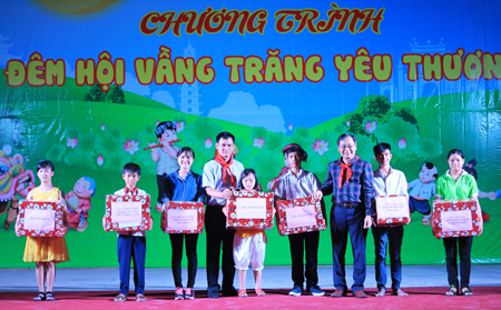 Tặng 1.000 suất quà Trung thu cho trẻ em khuyết tật, có hoàn cảnh đặc biệt khó khăn