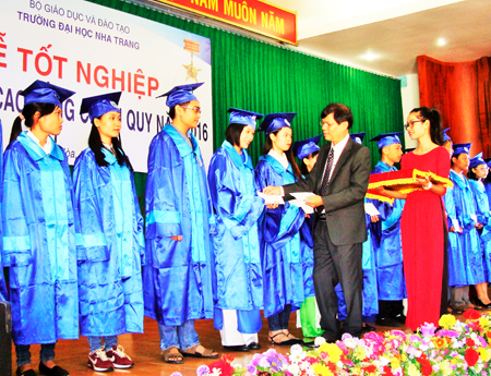 Trường Đại học Nha Trang: Trao bằng tốt nghiệp cho 1.468 sinh viên