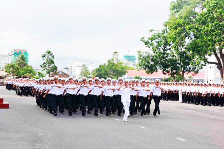 Duyệt đội ngũ trong ngày khai giảng năm học mới