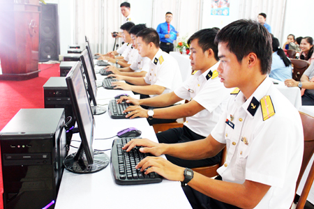 Đoàn viên Học viện Hải quân tham gia hưởng ứng cuộc thi