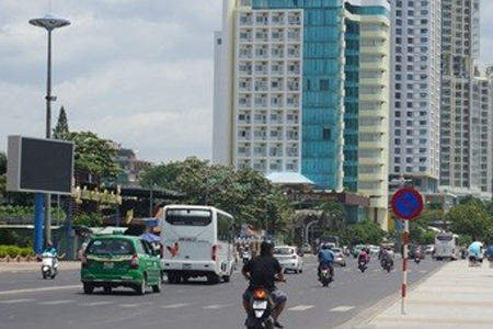 TP. Nha Trang: Tăng cường kiểm tra, xử lý xe ô tô dừng, đỗ sai quy định