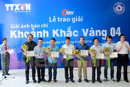 Festival nhiếp ảnh trẻ và Giải ảnh báo chí "Khoảnh khắc Vàng 04"