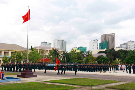 Duyệt đội ngũ trong ngày khai giảng ở Trường sĩ quan Không quân