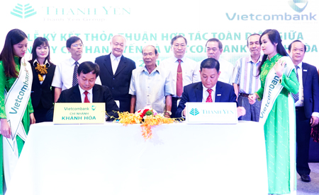 Lãnh đạo Vietcombank Chi nhánh Khánh Hòa và Công ty Cổ phần Thanh Yến ký kết thỏa thuận hợp tác