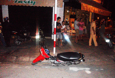 Sau khi gây tai nạn, Hiếu và Tình đã bỏ lại xe máy chạy khỏi hiện trường