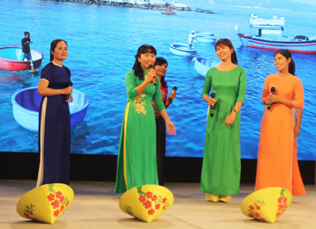 Một phần thi chào hỏi.