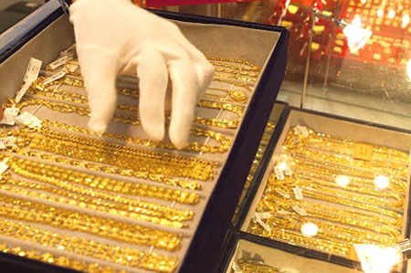 USD và vàng đua nhau tăng giá