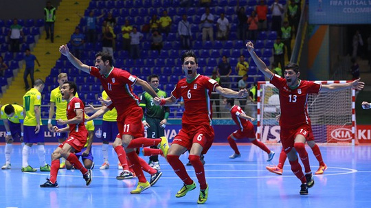 Gây sốc loại Brazil, Iran lập kỳ tích ở World Cup futsal