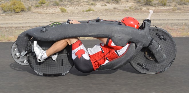 Phần bên trong của chiếc Aerovelo Eta. Ảnh: Gizmodo.