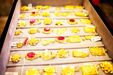 Giá vàng và tỷ giá trung tâm cùng giảm