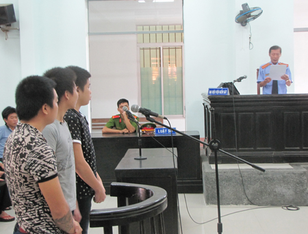 Trả hồ sơ vụ giật giỏ xách khiến chủ xe ngã chết