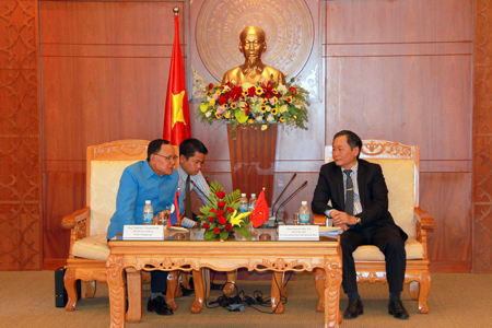 Lãnh đạo tỉnh tiếp đoàn đại biểu tỉnh Champasak (Lào)