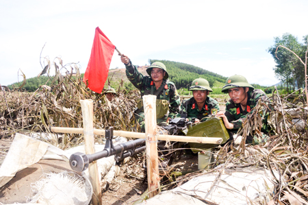 Thực hành bắn đạn thật tại thao trường, trường bắn Khánh Hiệp