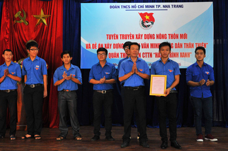 Thành đoàn Nha Trang thành lập đội thanh niên tình nguyện Hành trình xanh.