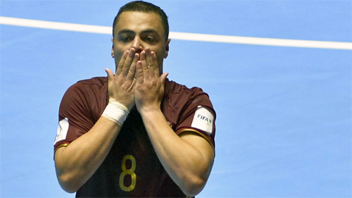 Cầu thủ nhập tịch Lima ghi ba bàn nhưng không đủ giúp cho Nga thực hiện giấc mơ vô địch.