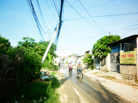 Trụ viễn thông bị nghiêng