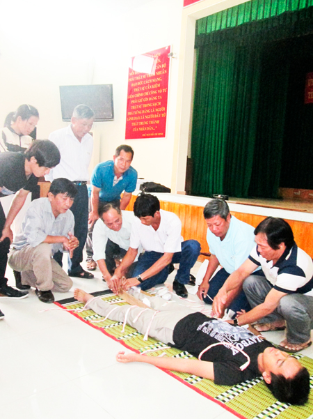 Tập huấn về sơ cấp cứu cho ngư dân