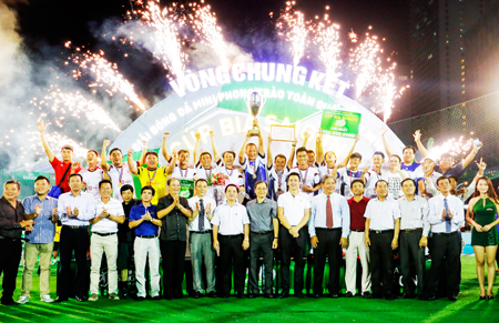 Cúp Bia Saigon 2016: Hiệu ứng từ khán đài