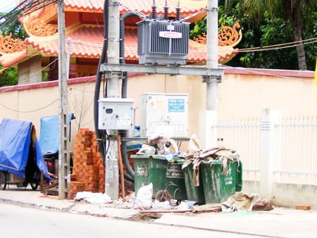 Tập kết rác tại trạm điện
