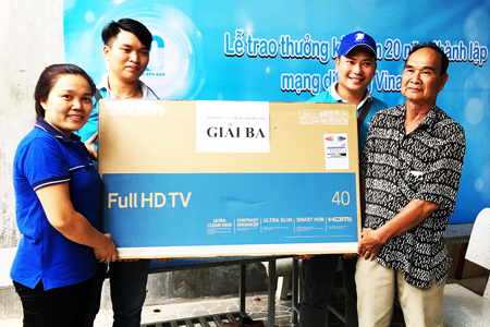 Chương trình khuyến mãi "VinaPhone vươn tầm cao mới"