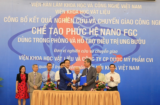 Ký kết chuyển giao đề tài nghiên cứu giữa Viện Khoa học Vật Liệu, Viện Hàn lâm Khoa học và Công nghệ Việt Nam và Công ty CVI. (Ảnh: ĐT)