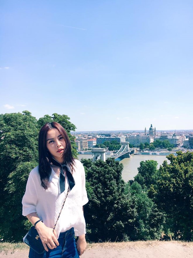 Xu hướng sơ mi thắt nơ được sao Việt ưa thích