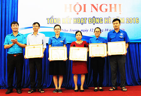 5 tập thể, 5 cá nhân được UBND tỉnh tặng bằng khen