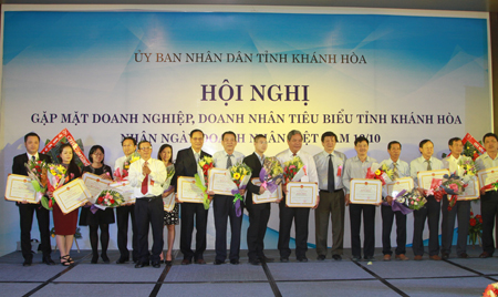 Tôn vinh doanh nghiệp, doanh nhân tiêu biểu