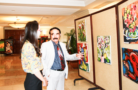 Họa sĩ Phạm Lực triển lãm tranh "Biển tình" tại Nha Trang